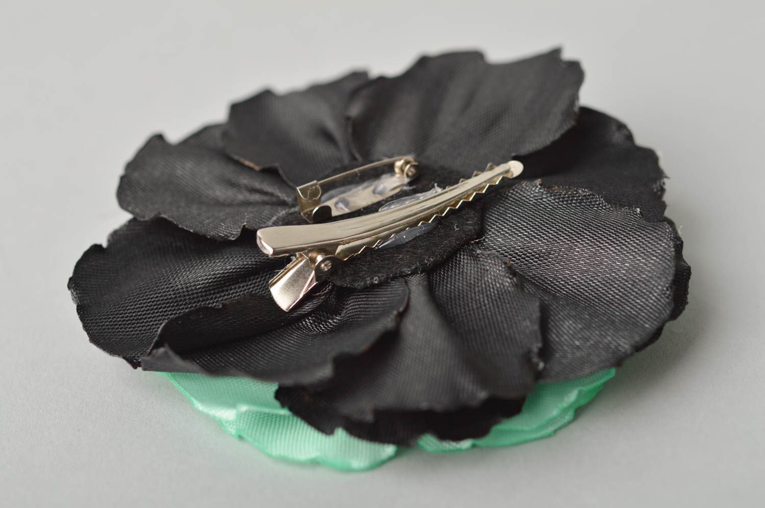 Broche Barrette fleur menthe faite main en satin Accessoire pour fille photo 5