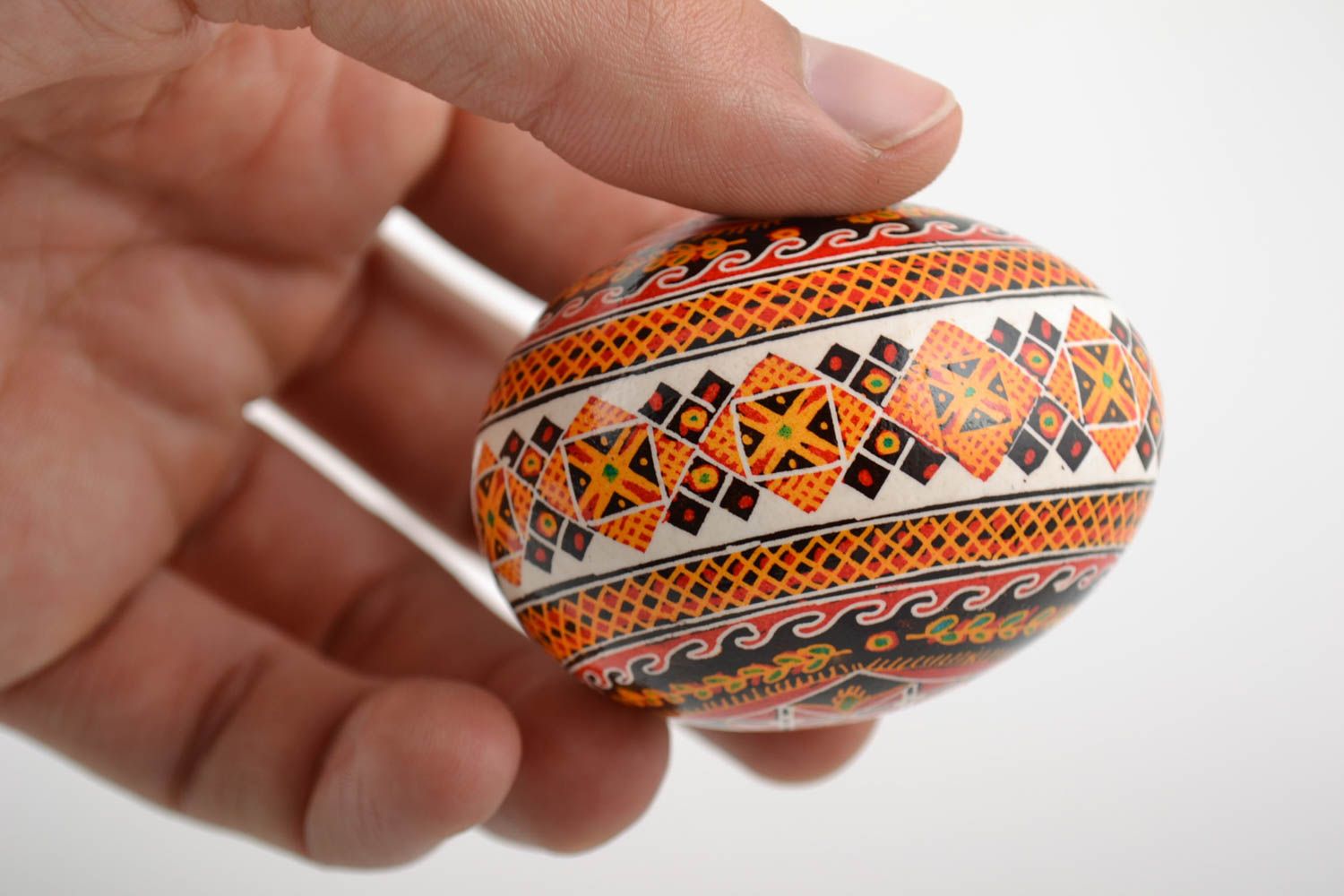 Huevo de Pascua pintado con arcílicos artesanal bonito multicolor decorativo foto 2