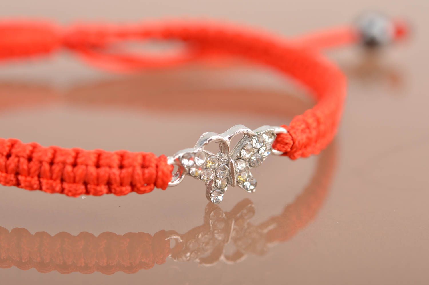 Geflochtenes Armband aus Textil in Rot mit Schmetterling Designer Handarbeit  foto 4