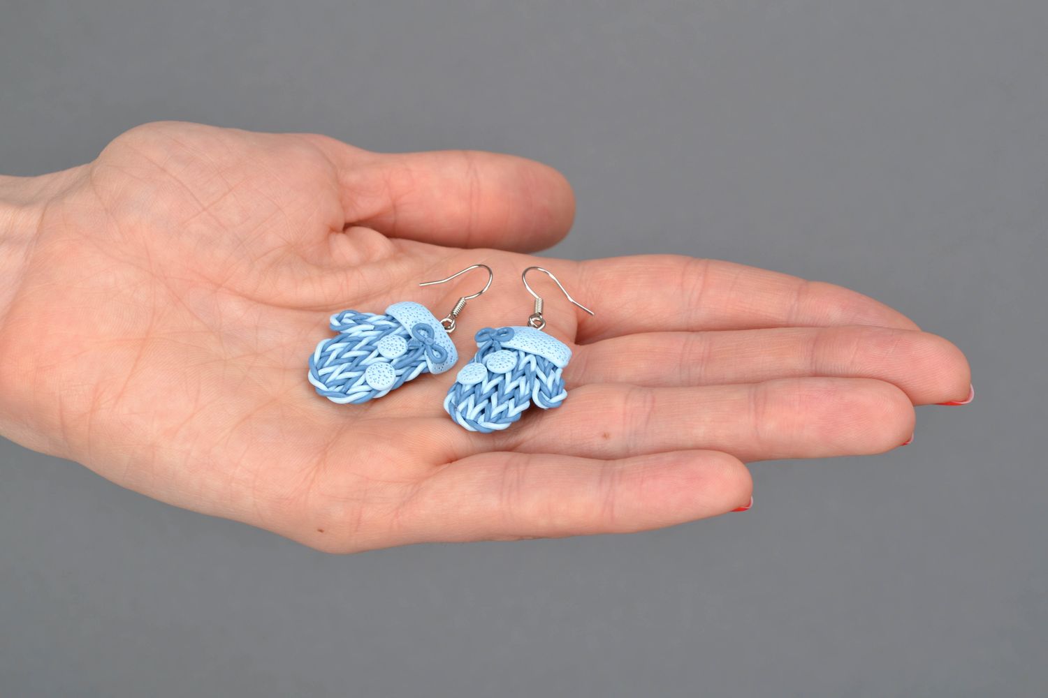 Серьги с подвесками из полимерной глины Голубые варежки фото 2