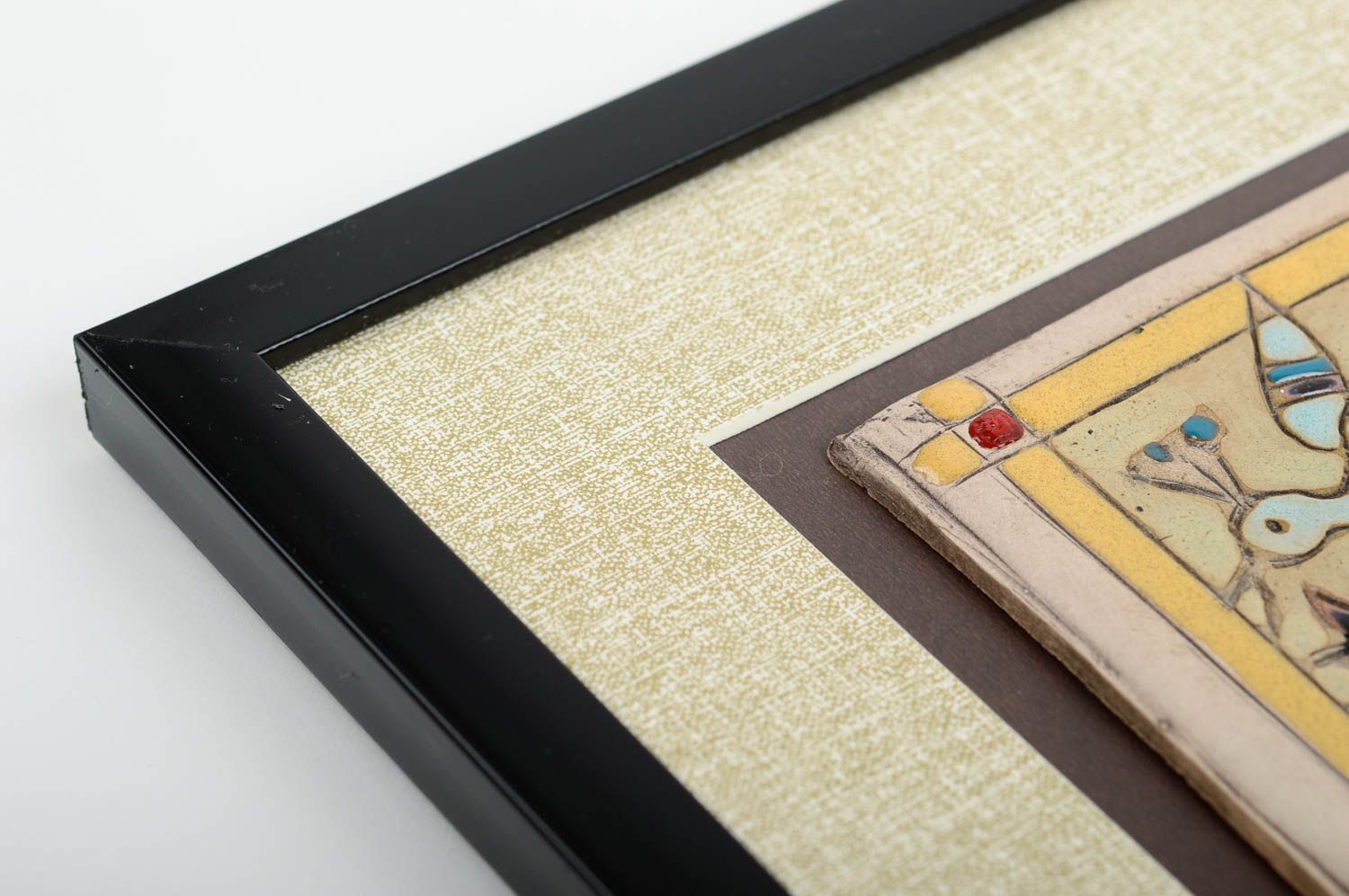 Керамическая плитка в рамке квадртатная красивая настенный декор ручной работы фото 4