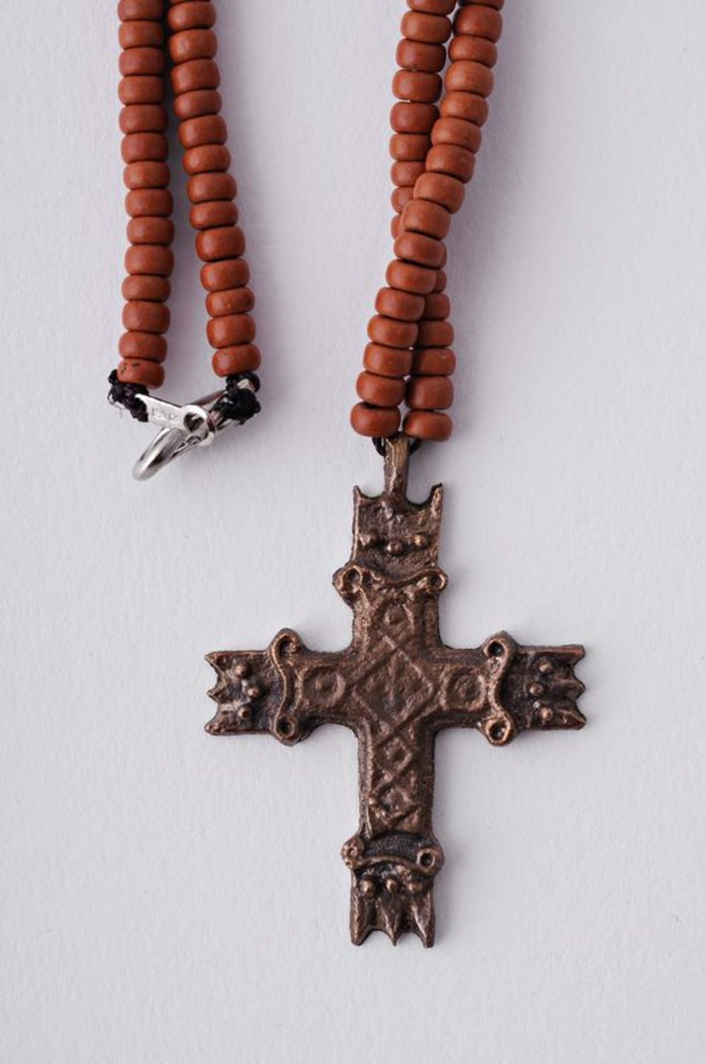 Metal crucifix with ceramic beads photo 5