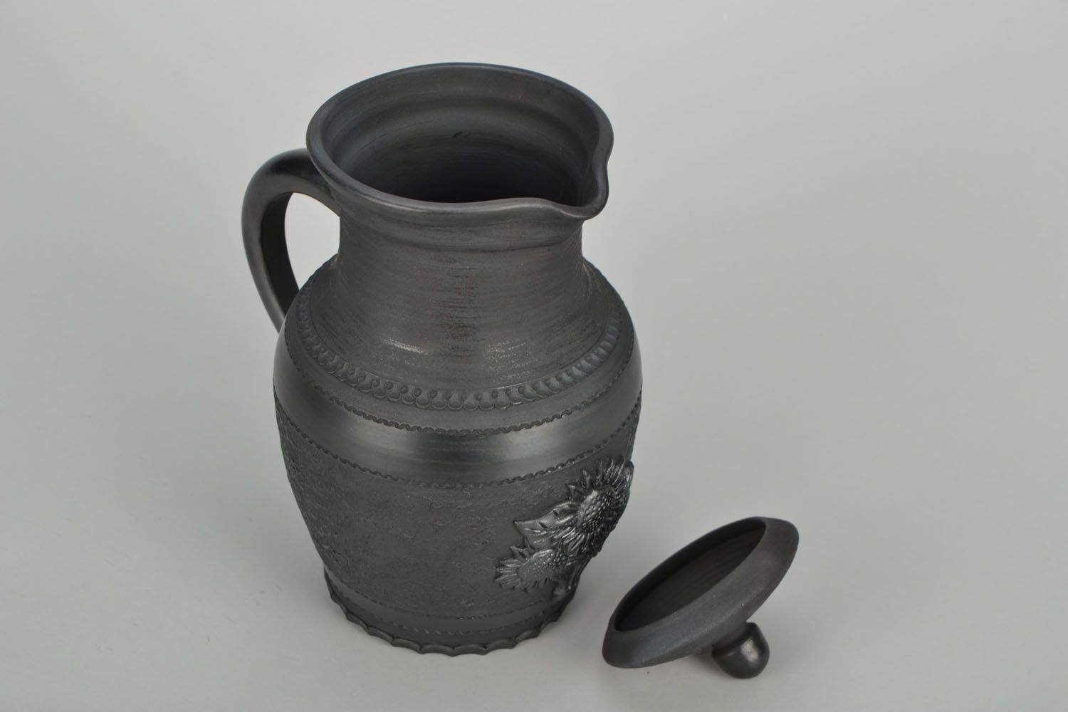 45 oz ceramic black color pitcher with handle and lid with molded floral decoration 2,1 lb photo 4