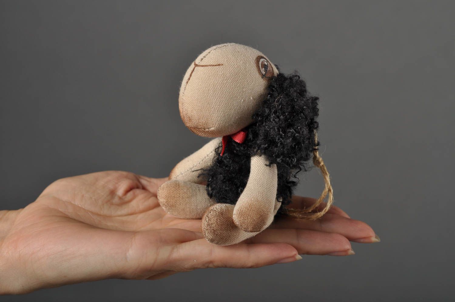 Handmade Kuscheltier Schaf bemalt Stoff Spielzeug Geschenk für Kinder klein foto 5