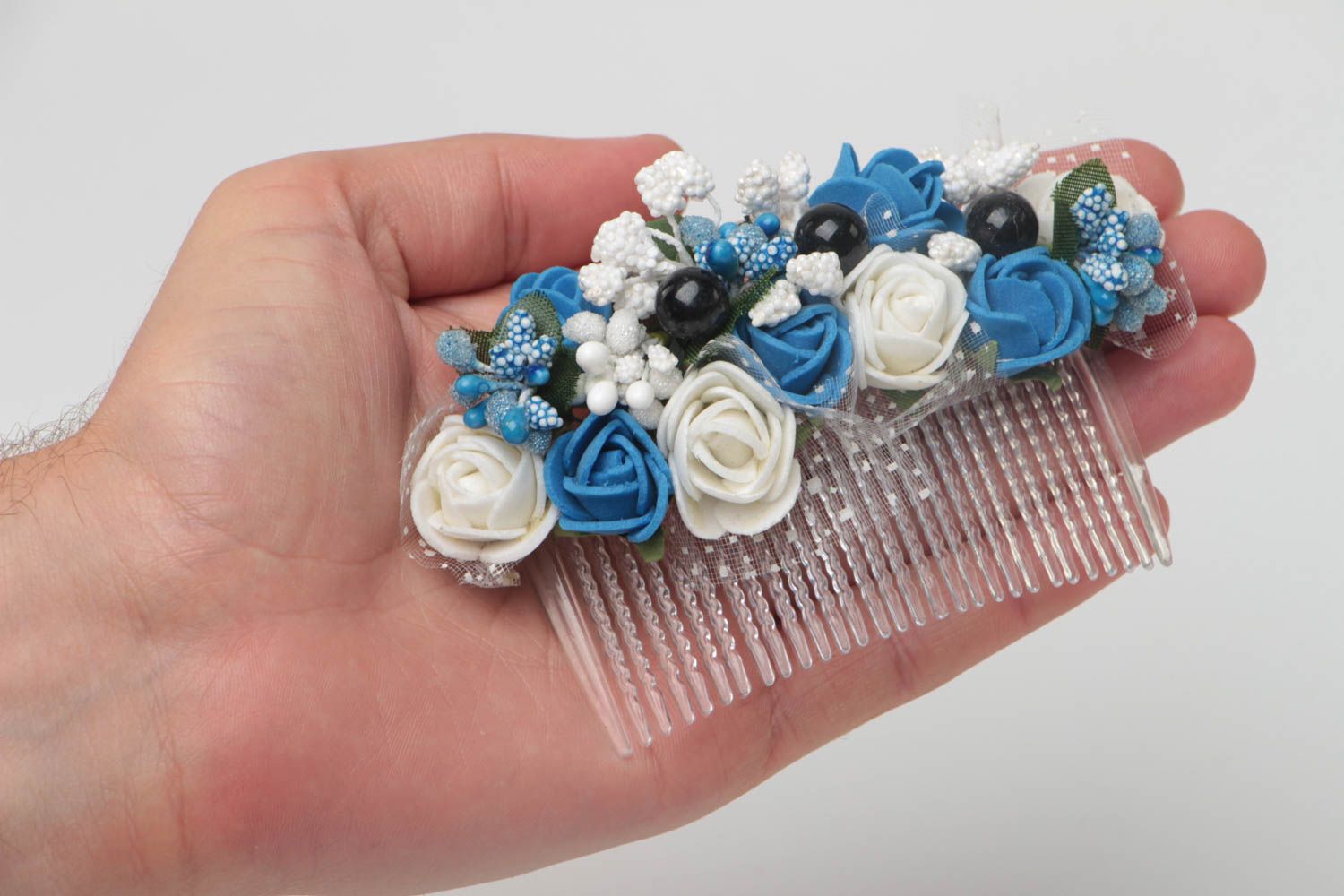 Handmade Blumen Haarkamm aus Plastik künstlerisch blau weiß für Abendlook foto 5