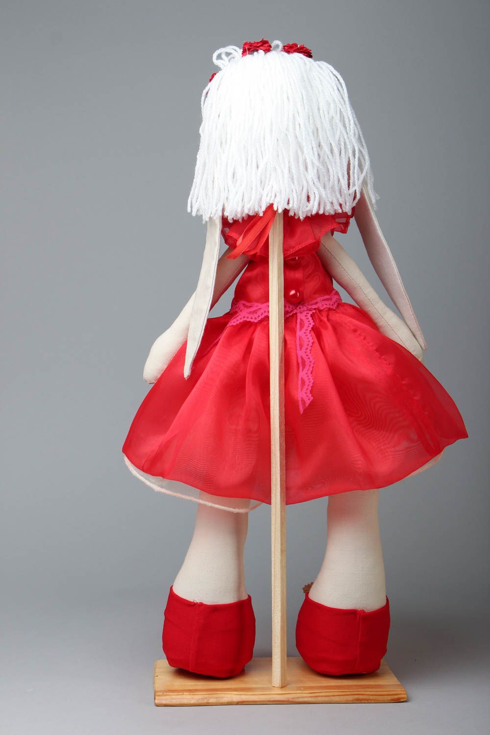 Мягкая кукла из ткани Зайка в красном с маками фото 3