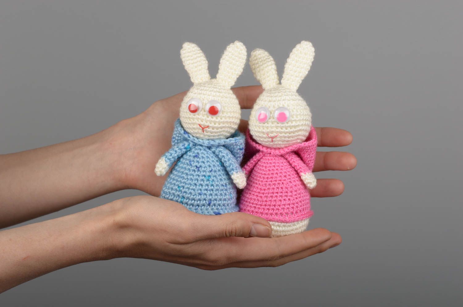 Peluches lapins faites main Jouets tricotés au crochet 2 pièces Cadeau femme photo 5