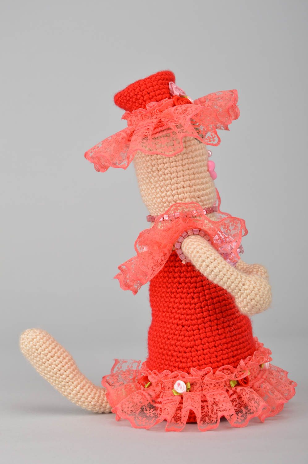 Jouet tricoté chat en robe rouge décoratif fait main de collection original photo 5
