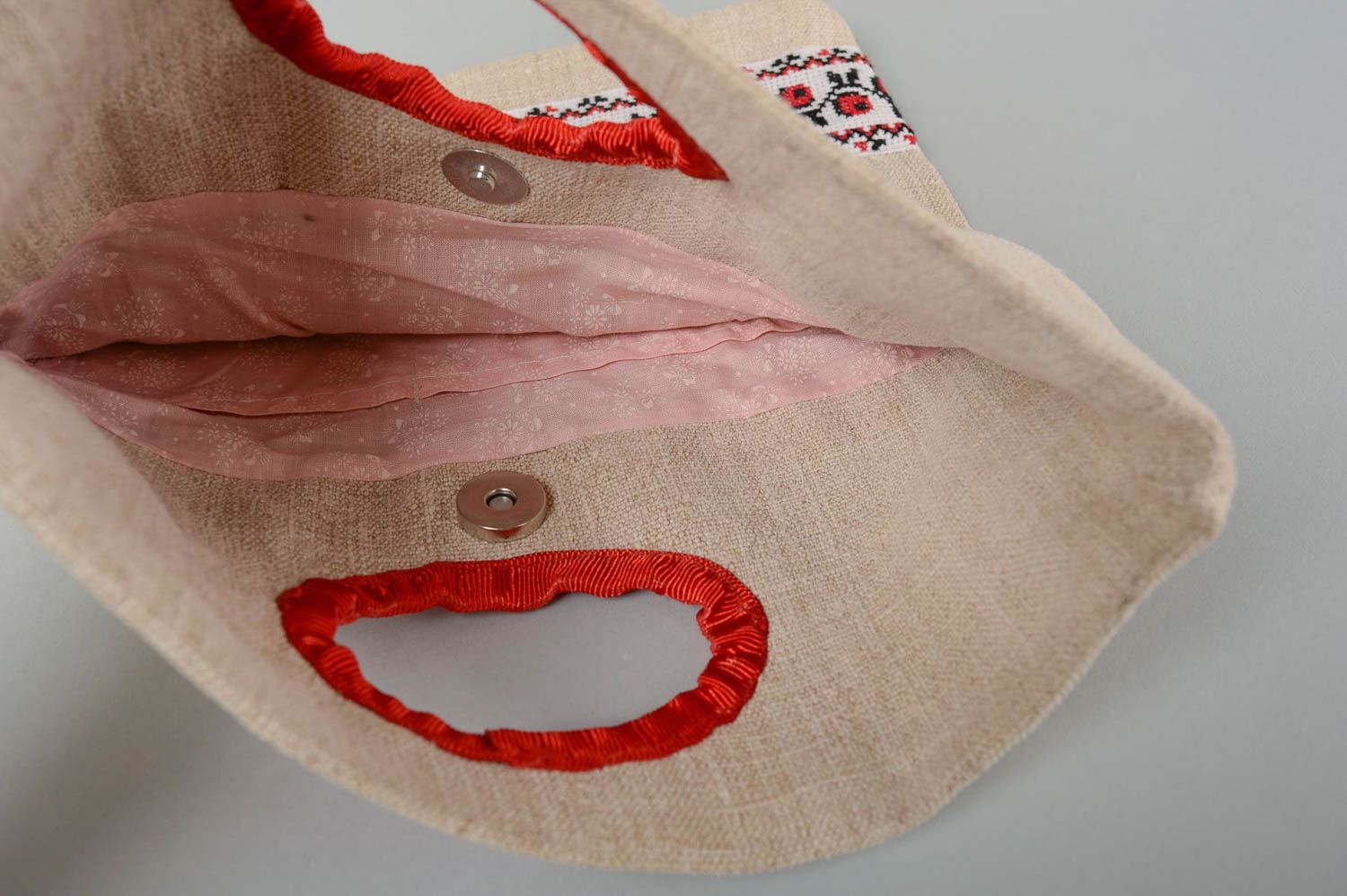 Сумка ручной работы вышитая сумка крестиком текстильная сумка с красным узором фото 4