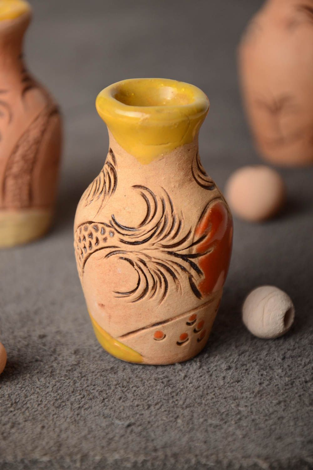 Декоративный глиняный кувшин ручной работы расписанный эмалями красивый фото 1