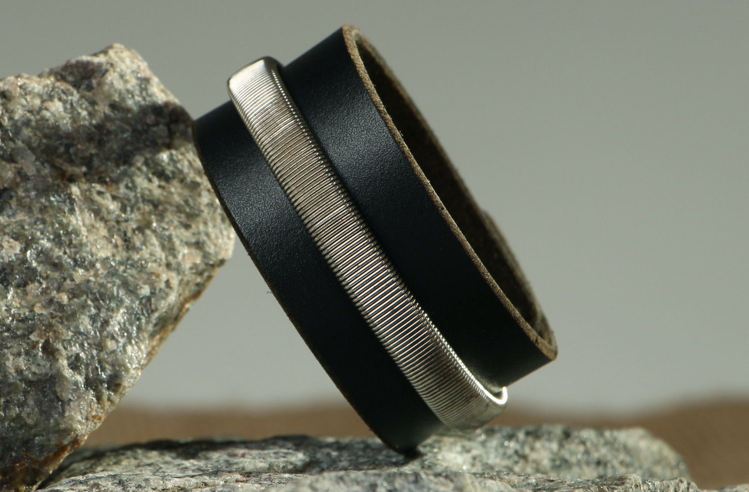 Bracelet en cuir naturel avec fermoir bouton de col photo 1
