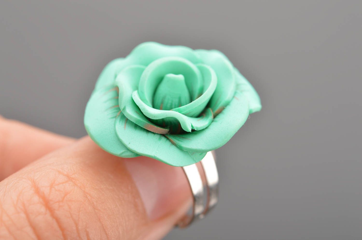 Кольцо цветок из полимерной глины зеленое в виде розы крупное ручная работа фото 2