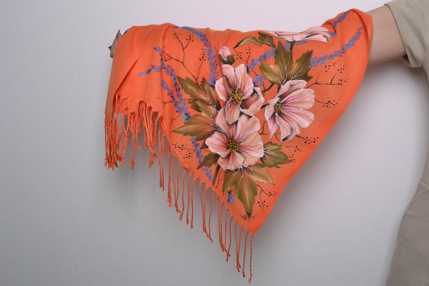 Foulard orange en cachemire avec fleurs peint fait main et original pour femme photo 5