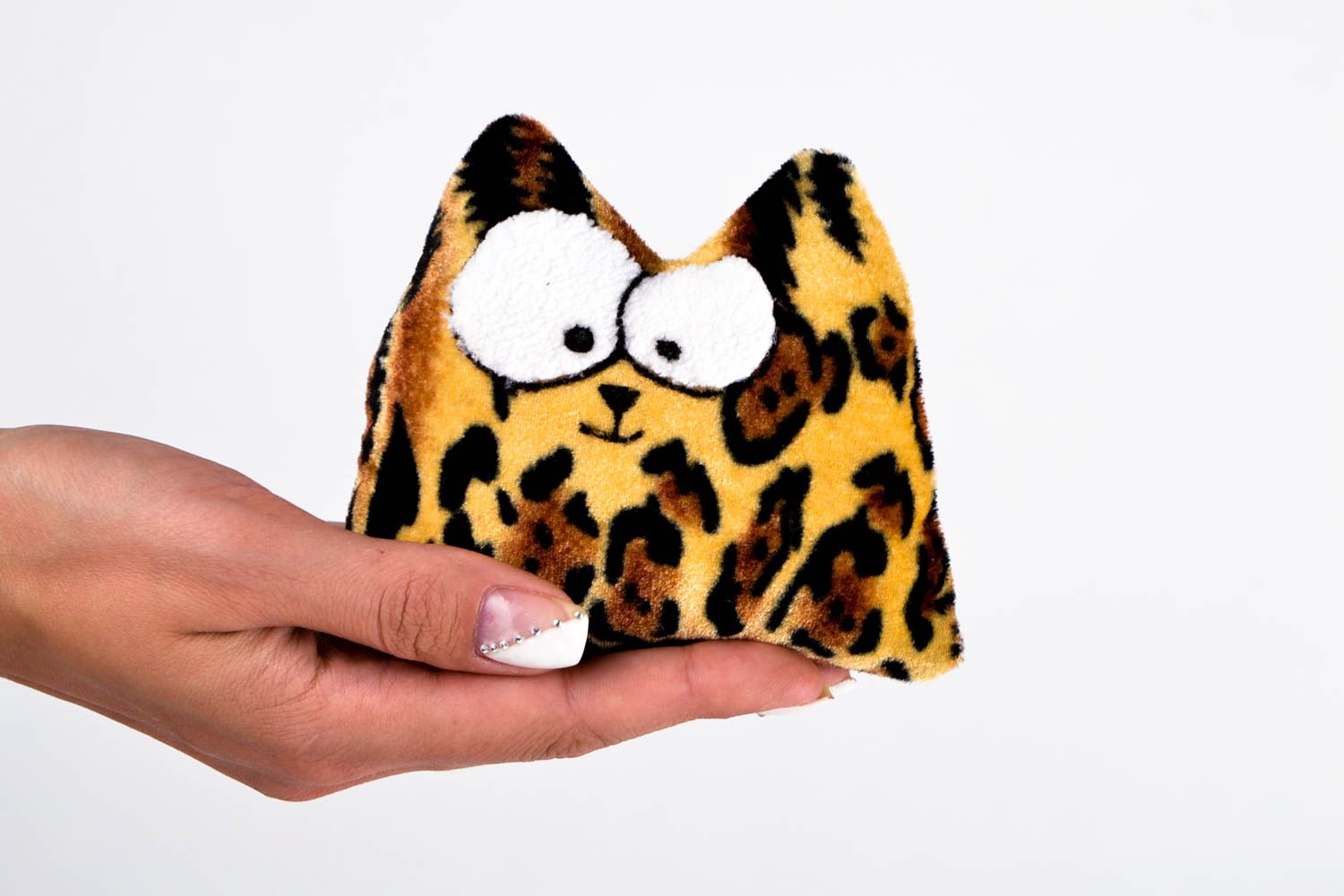 Plüschtier Katze handgeschaffen Spielzeug aus Stoff nett Textil Kuscheltier foto 2