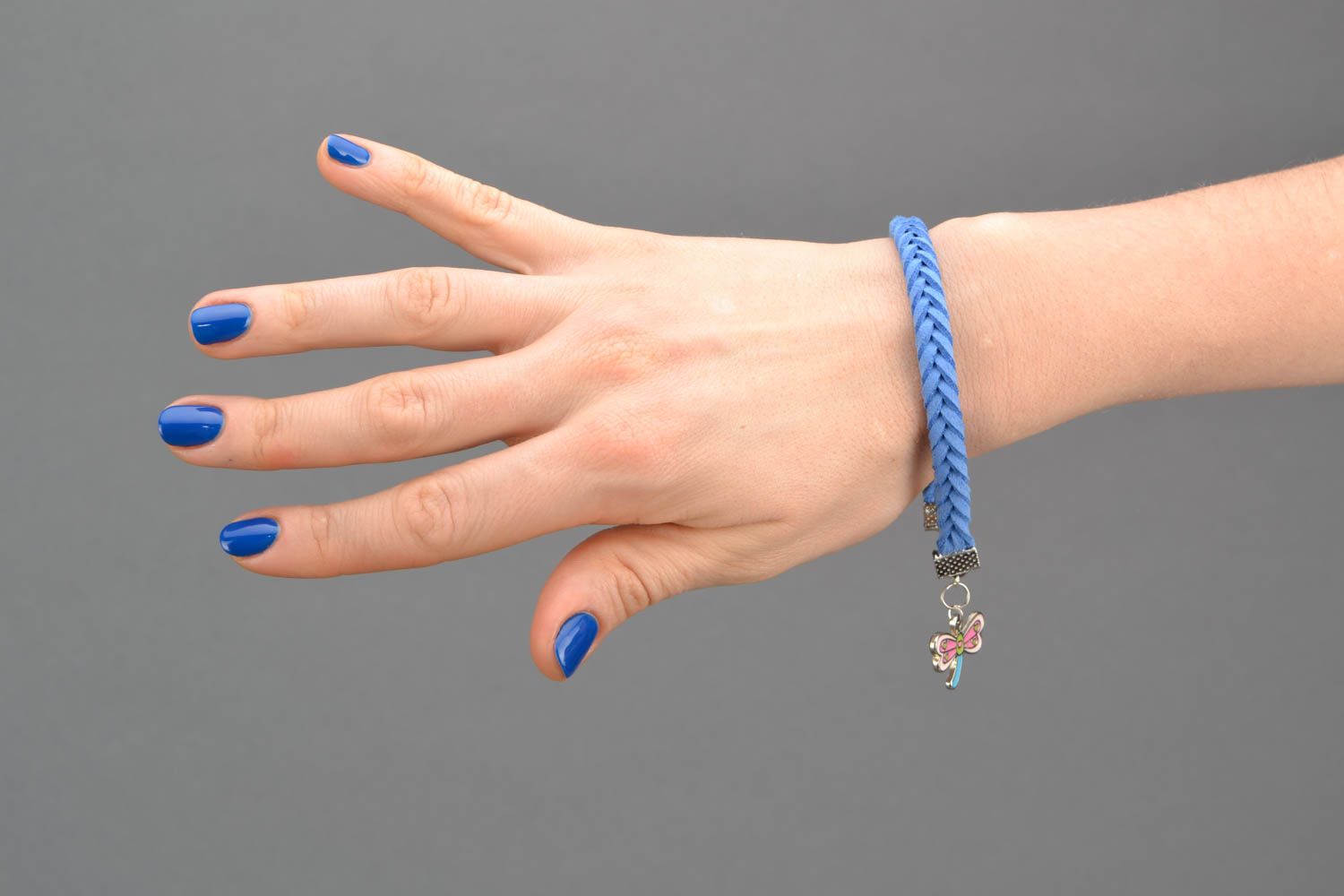 Плетеный браслет замшевый голубой фото 2