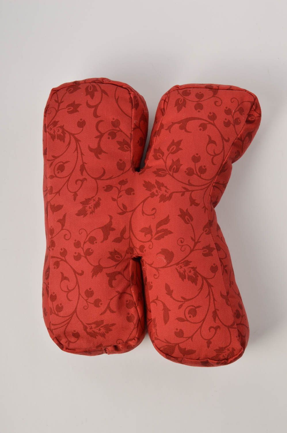 Декоративная подушка ручной работы подушка-буква из жаккарда мягкая буква К фото 3