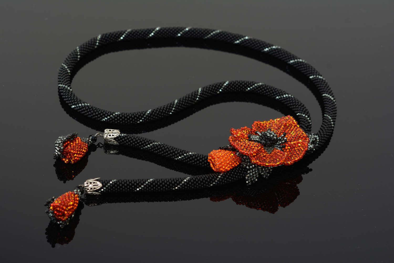 Joli collier en perles de rocaille avec pendentif en forme de pavot fait main photo 3