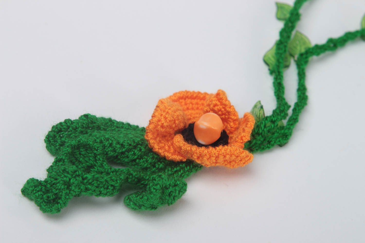 Кулон крючком цветочный кулон ручной работы текстильный кулон зеленый длинный фото 3