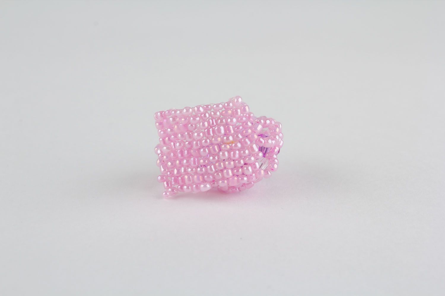 Розовое кольцо из бисера фото 2