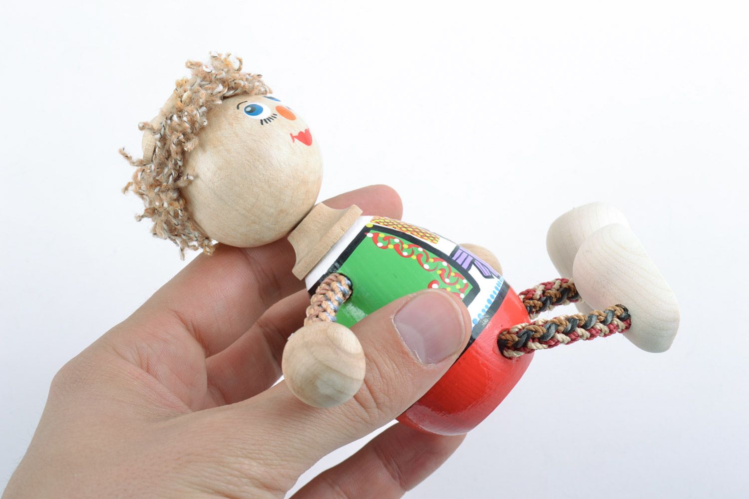 Buntes Öko Spielzeug aus Holz originell handmade in Form vom Jungen Geschenk für Kind foto 2