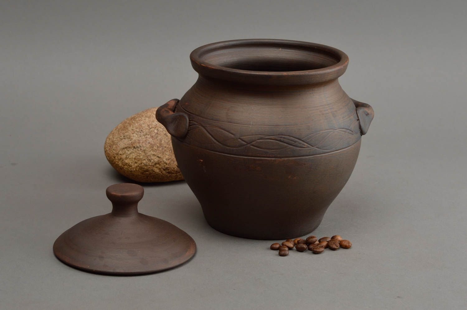 Pot en céramique avec couvercle et deux anses 1.1 L fait main pour cuisine photo 1