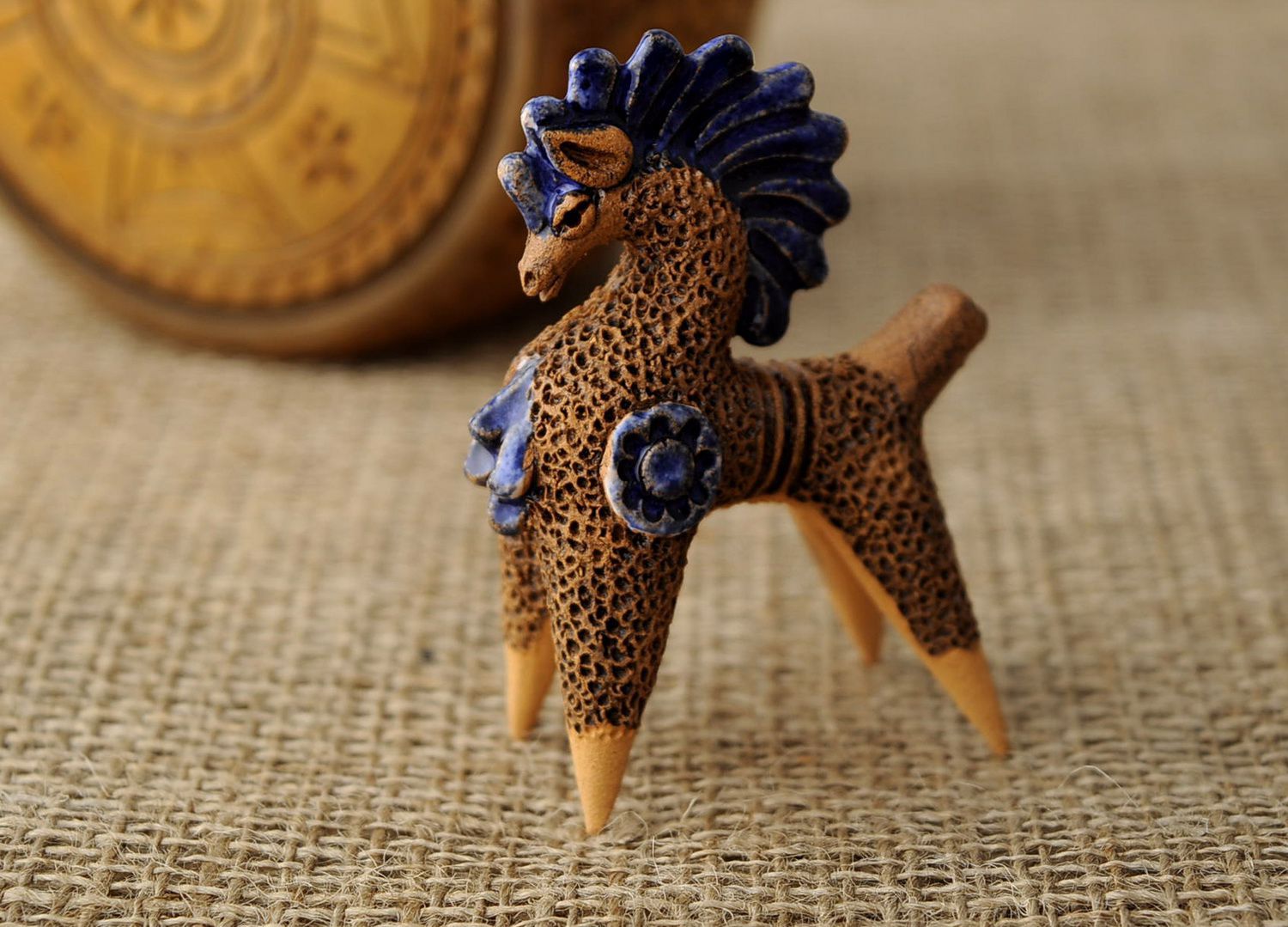 Свистулька-лошадка глиняная фото 2
