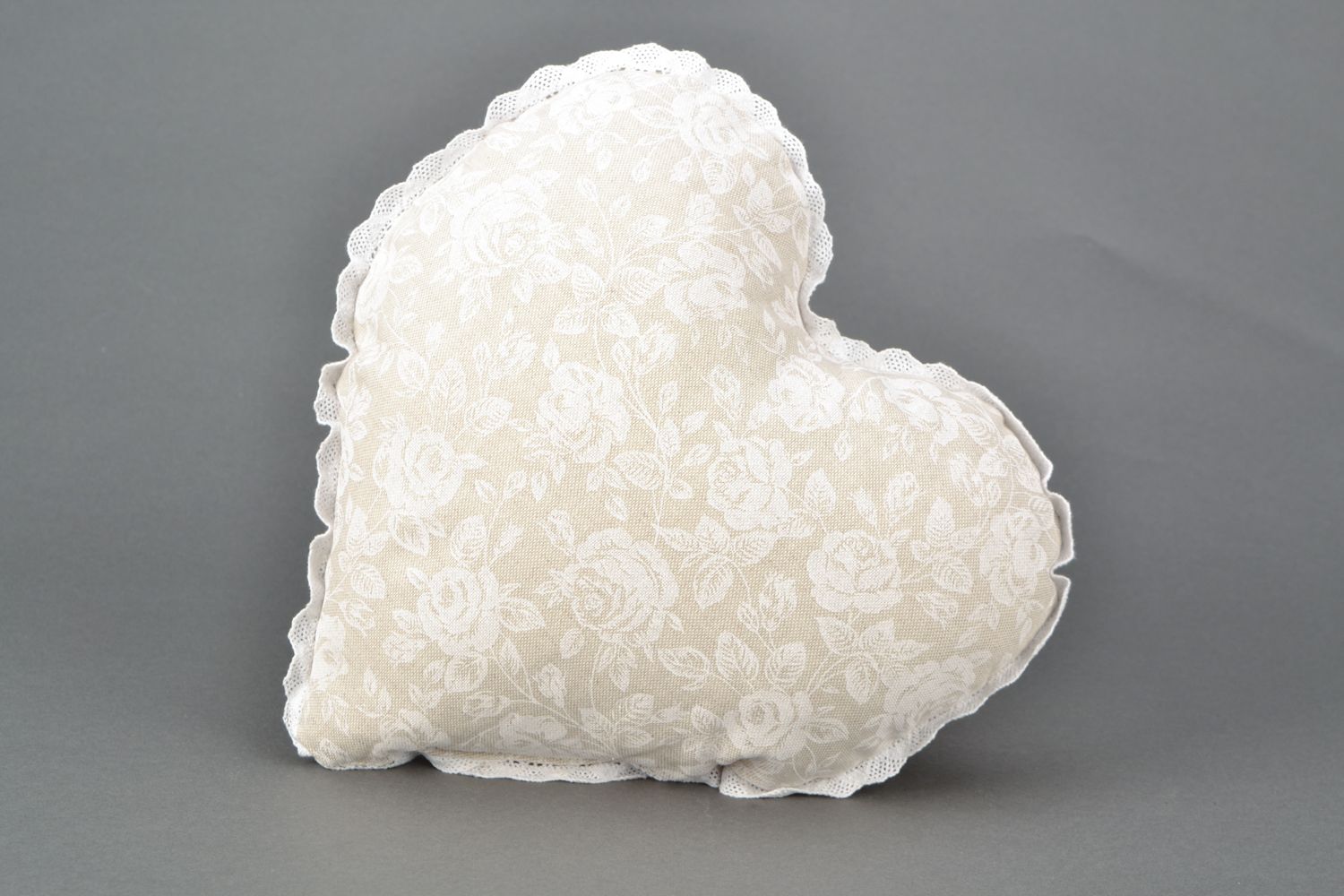 Heart-shaped decorative pillow made of fabric and lace White Rose photo 1