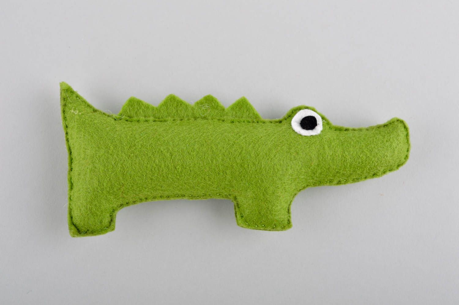 Игрушка ручной работы игрушка из шерсти игрушка из войлока Крокодил зеленый фото 3