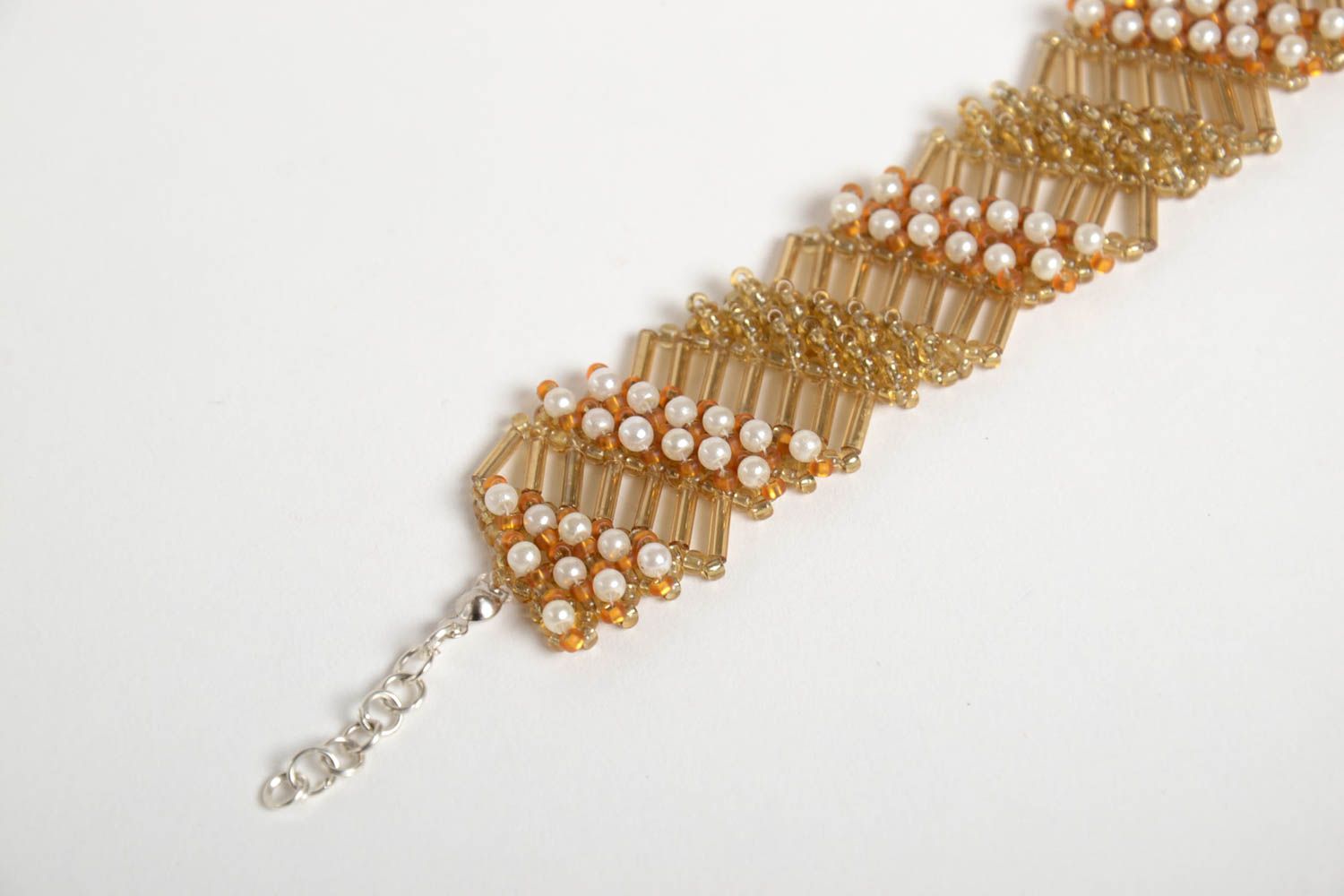 Bracelet beige Bijou fait main large en perles de rocaille Cadeau pour femme photo 4
