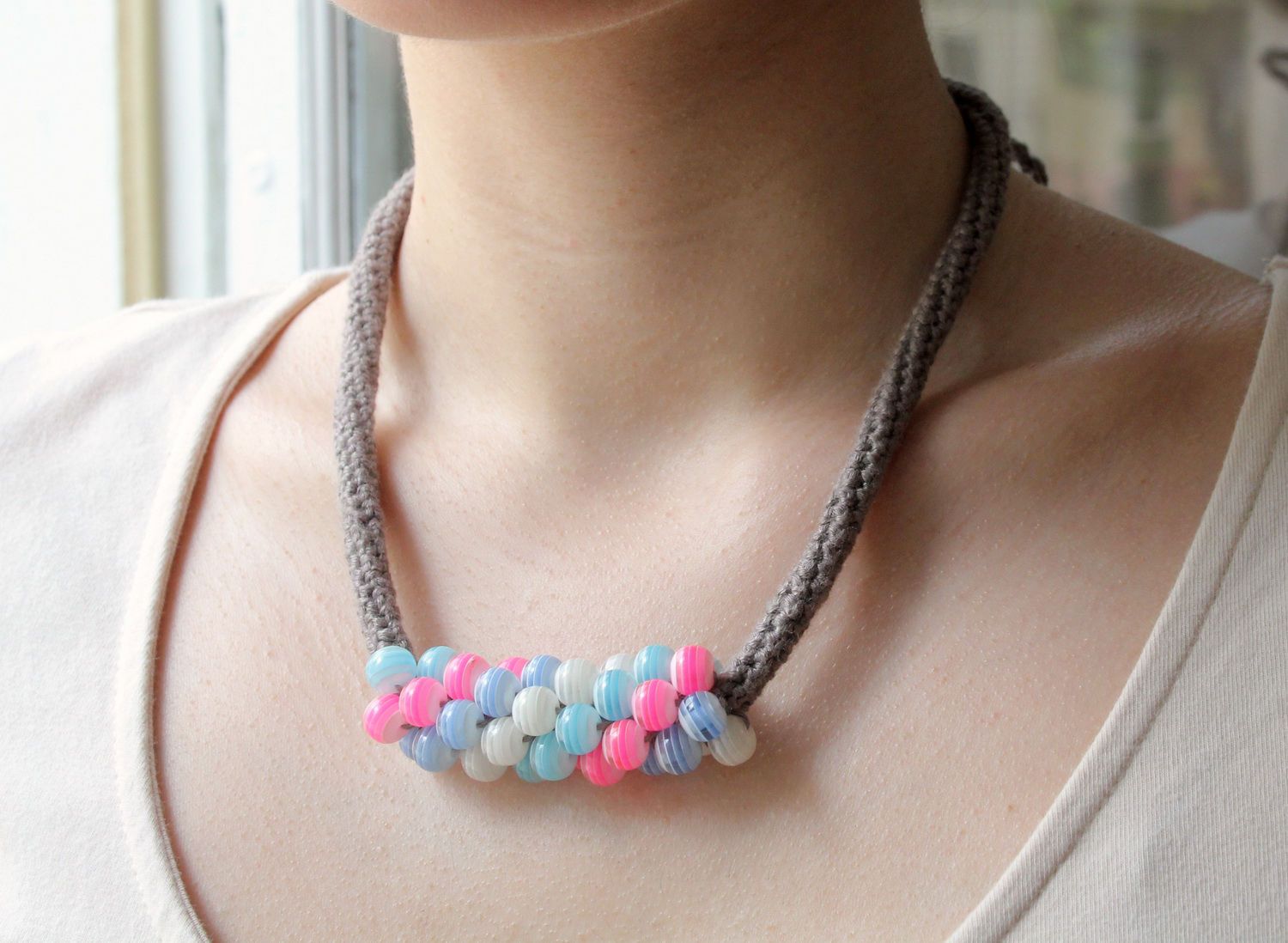 Bead necklace-braided strap, acrylic photo 5
