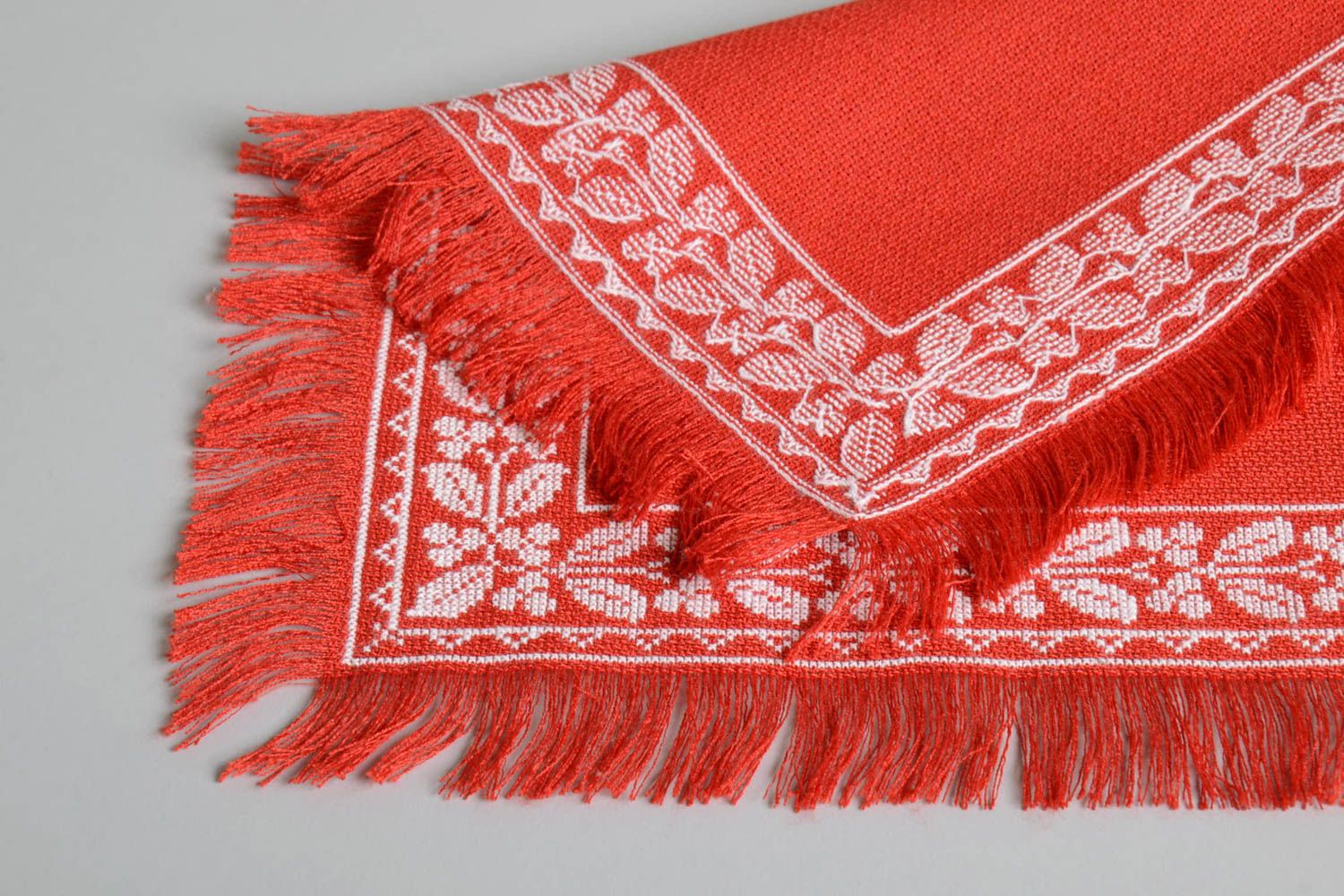 Napperon design fait main Déco maison Cadeau femme broderie textile rouge lin photo 4