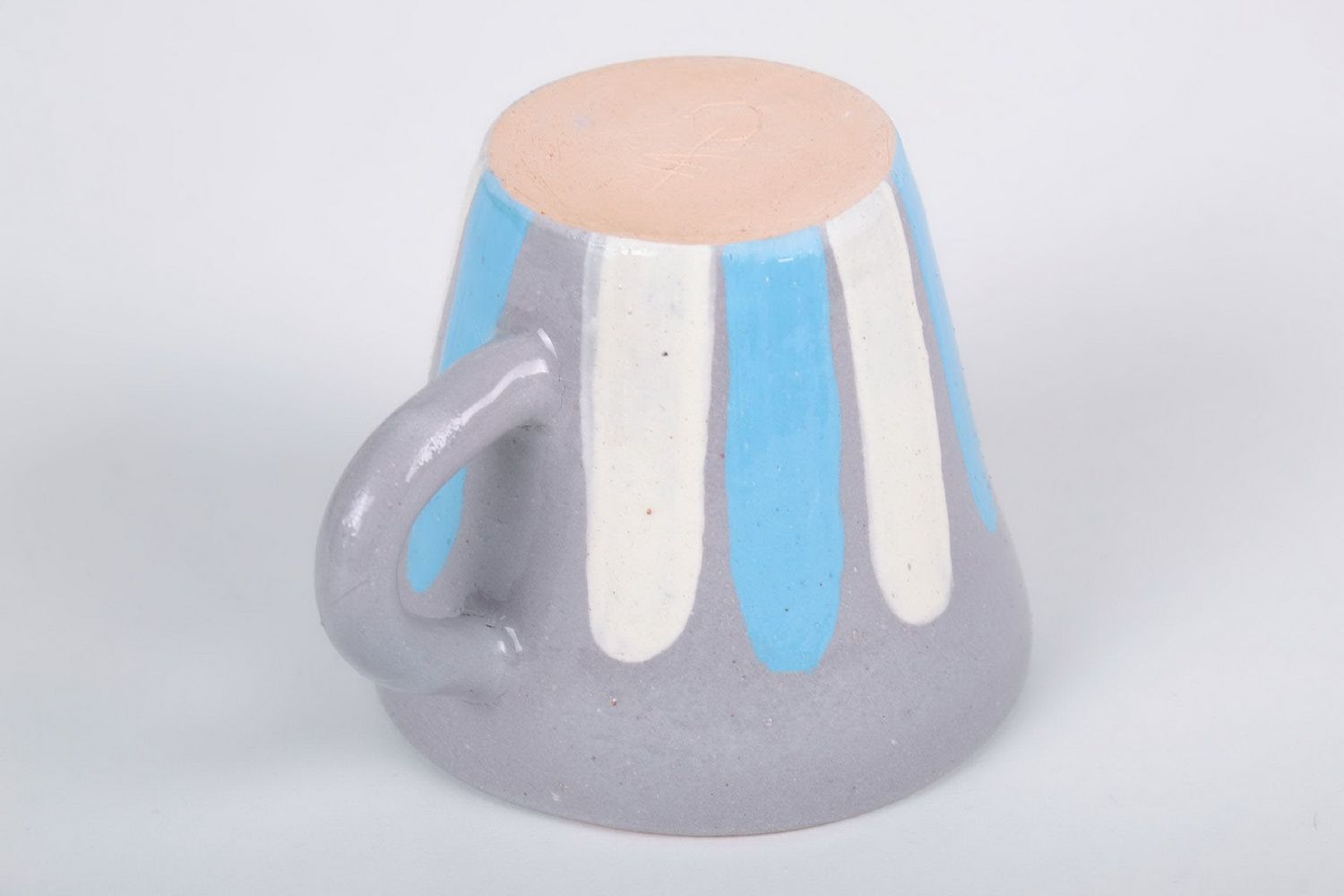 Tasse mit weiß-blauen Streifen foto 3