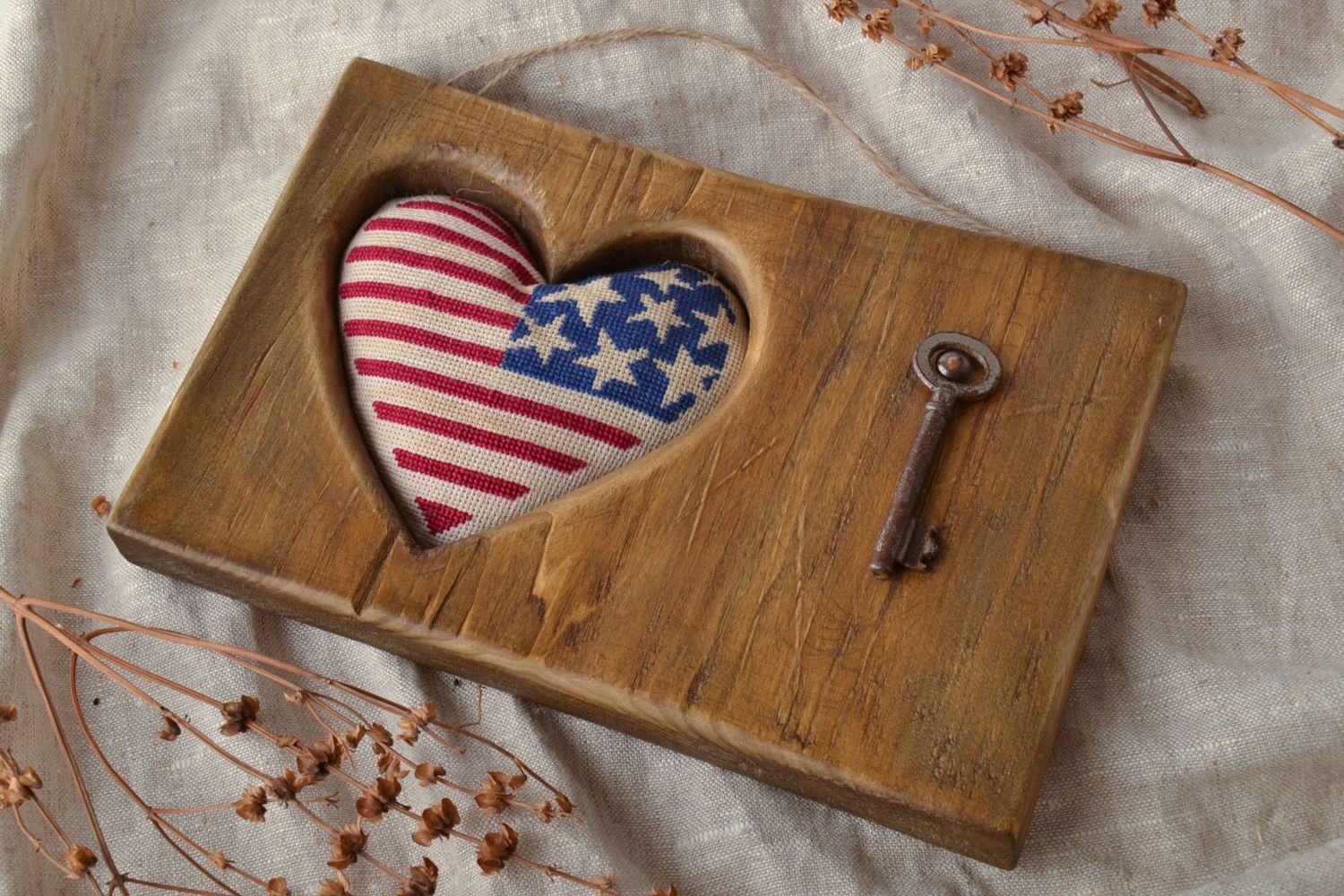 Wooden interior pendant with soft heart and key photo 5