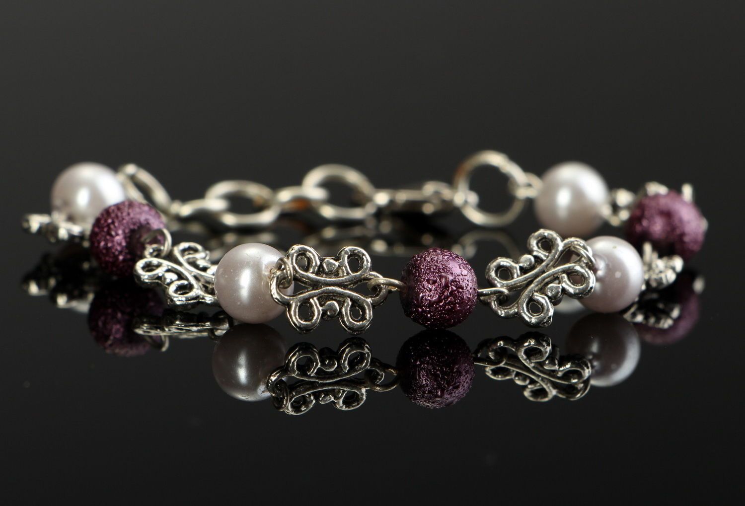 Chain bracelet made ​​of steel and ceramic pearls photo 1