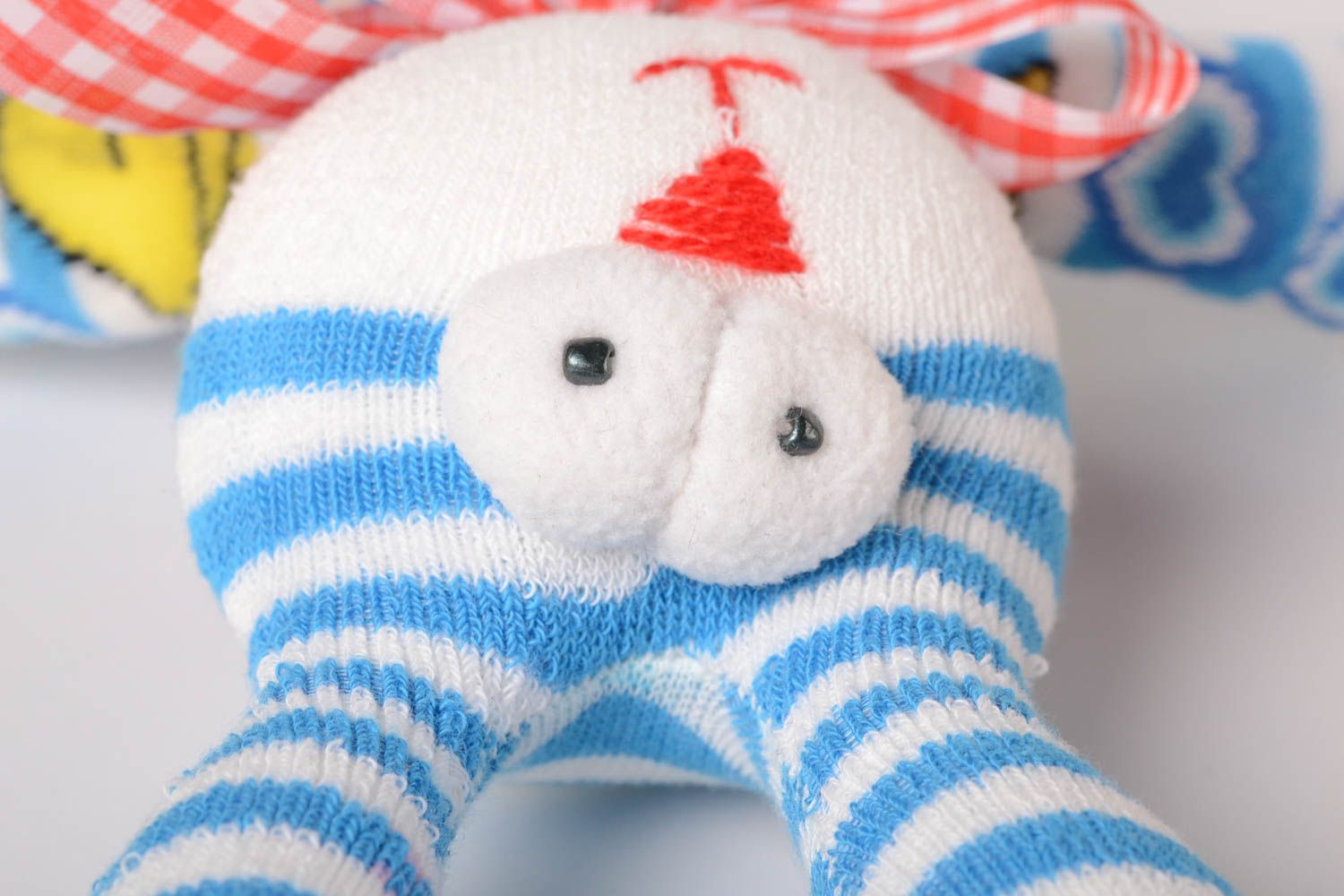 Juguete artesanal muñeco de peluche regalo original para niño Conejo a rayas foto 5