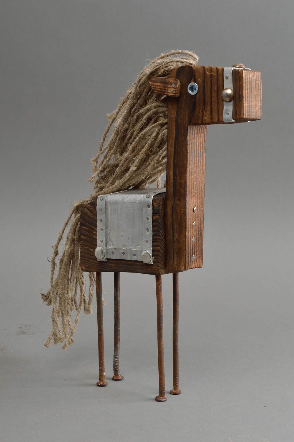 Kleine stilvolle Deko Statuette aus Holz Pferd schön künstlerische Handarbeit foto 2