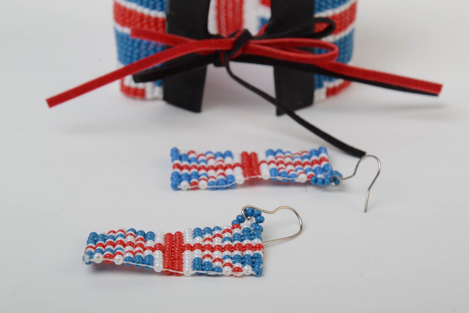 Handgemachtes Schmucksachen Set Collier und Ohrringe aus Glasperlen mit Britischer Flagge und Armband foto 5