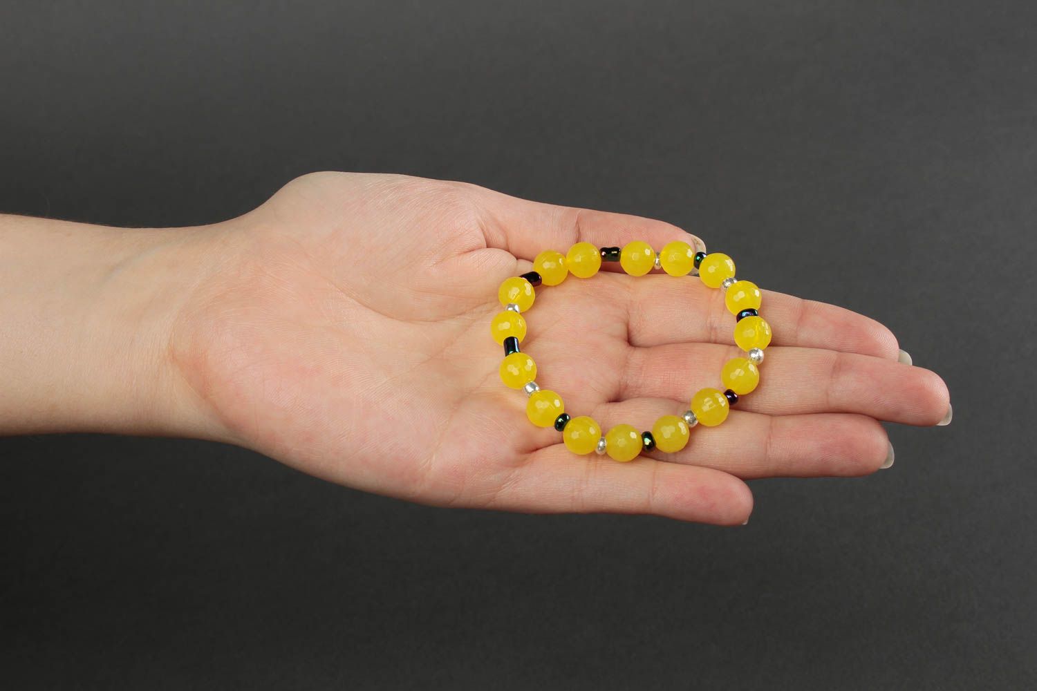 Яркий браслет из бусин ручной работы модный браслет желтый модная бижутерия фото 4