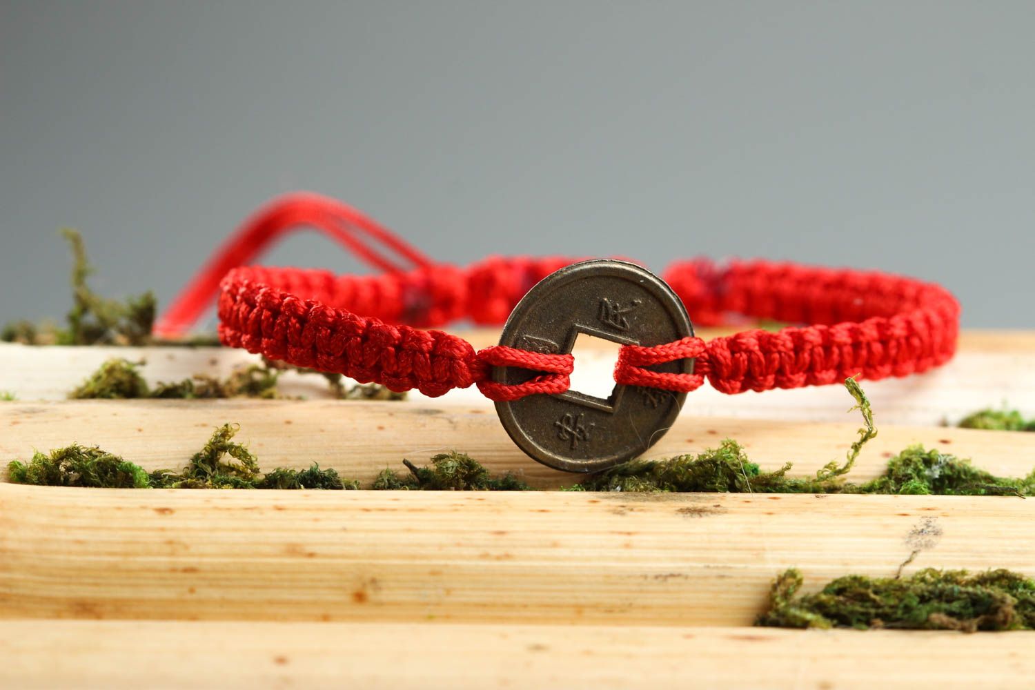 Bracelet textile Bijou fait main rouge talisman Accessoire femme original photo 1