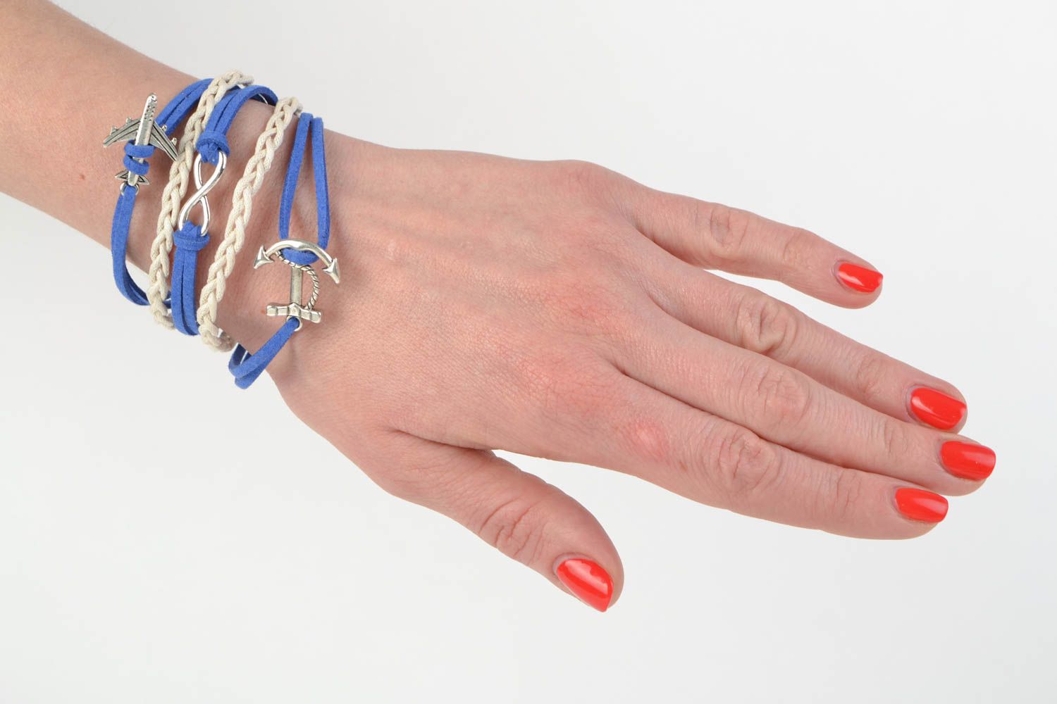Bracelet en daim bleu blanc avec pendeloques original large fait à la main photo 2