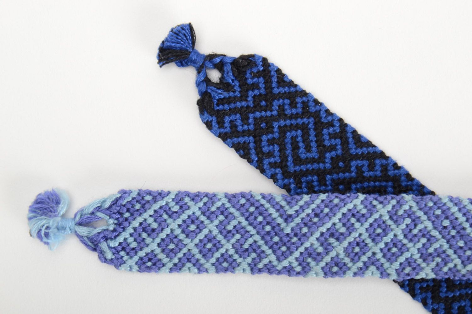 Set of 2 handmade thread friendship wrist bracelets of blue color in ethnic style photo 4