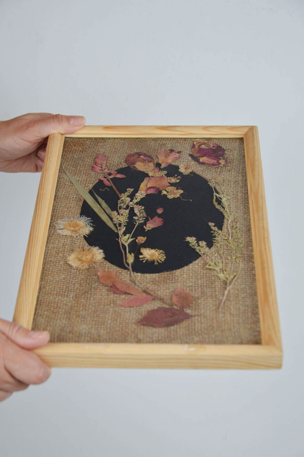 Картина на стену из засушенных растений в деревянной рамке ручной работы фото 3