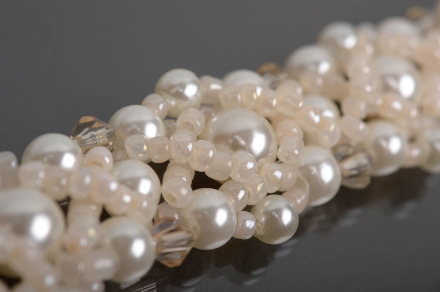 Bracelet blanc Bijou fait main perles de rocaille et fausses perles Cadeau femme photo 4