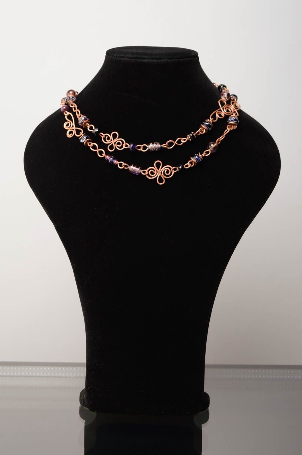 Handgemachte Halskette aus Kupfer und Glas foto 2