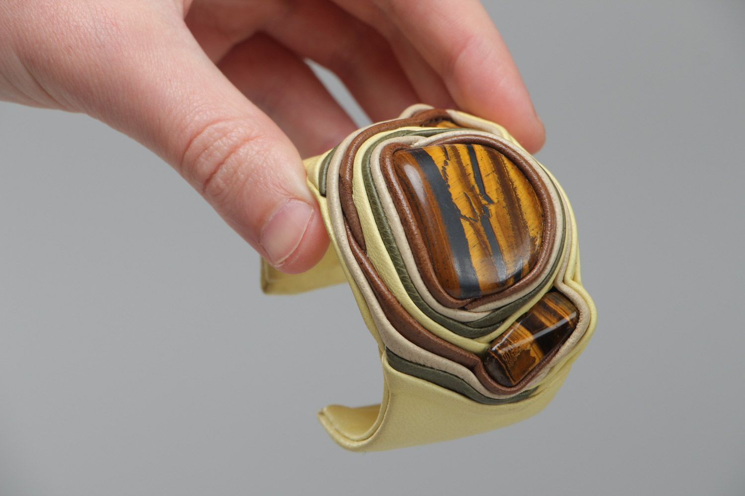 Bracelet large en cuir naturel avec pierre jaspilite fait main clair réglable photo 5