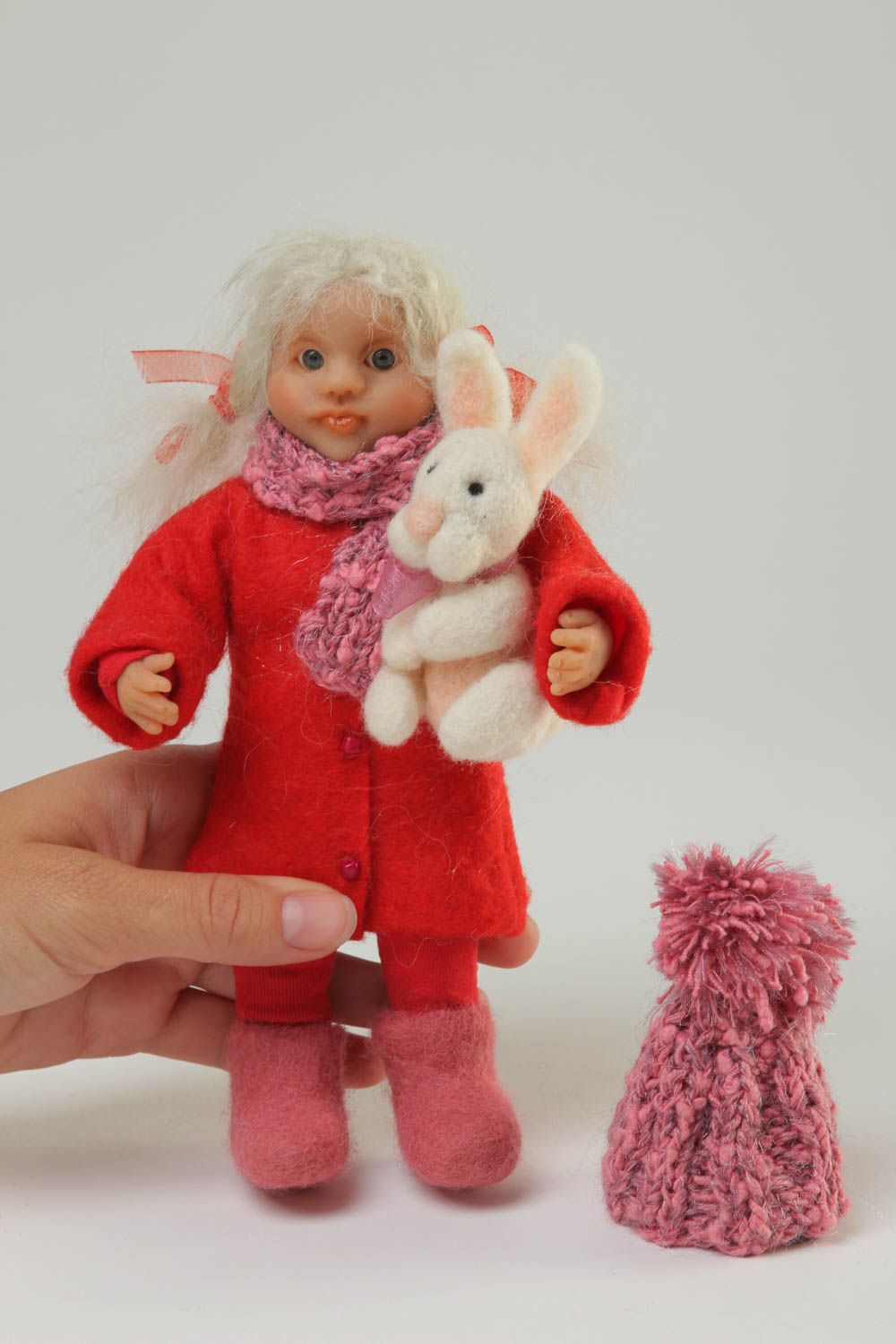 Игрушка ручной работы авторская кукла в пальто дизайнерская кукла для декора фото 5