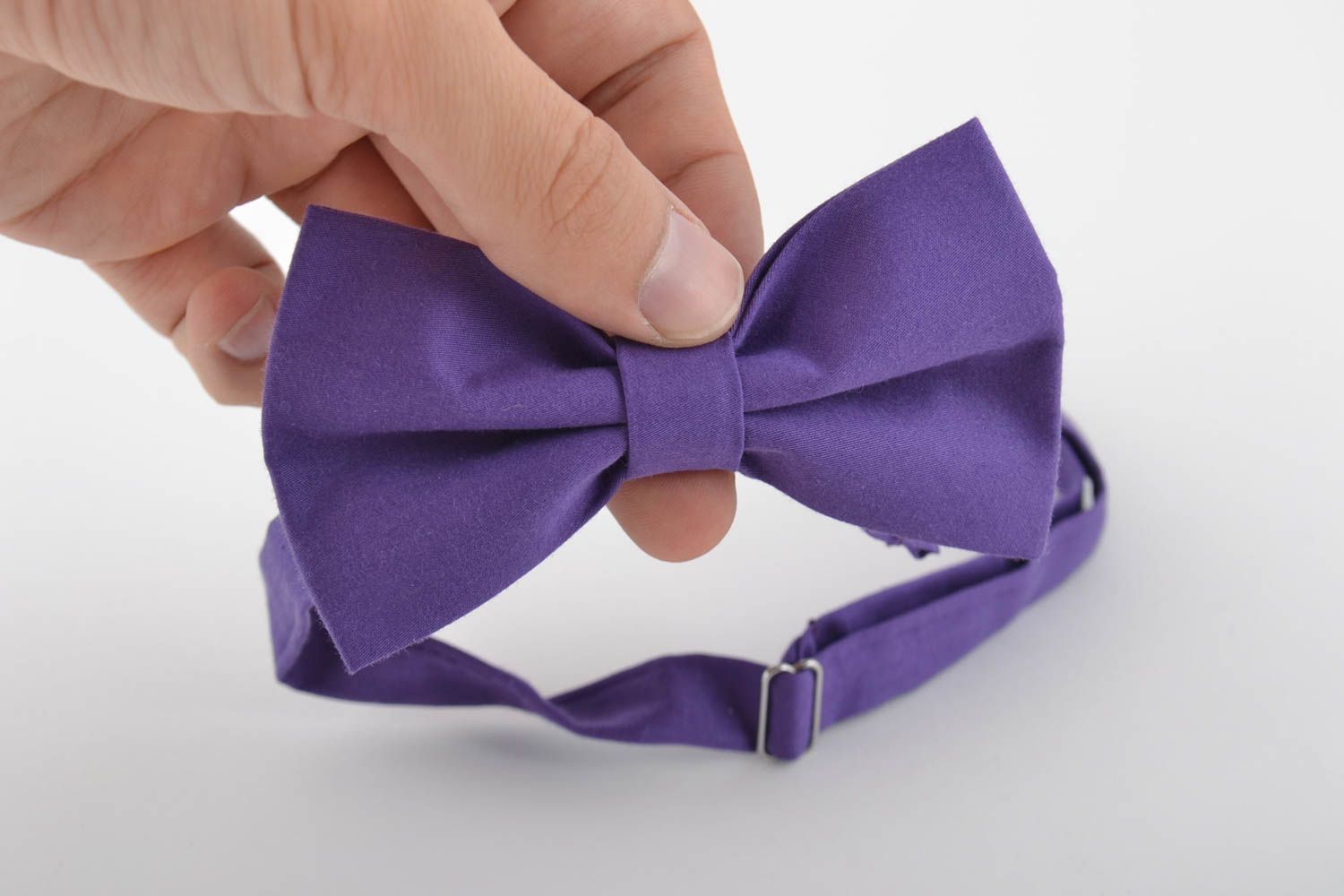 Фиолетовый коттоновый галстук бабочка ручной работы на ремешке оригинальный фото 5