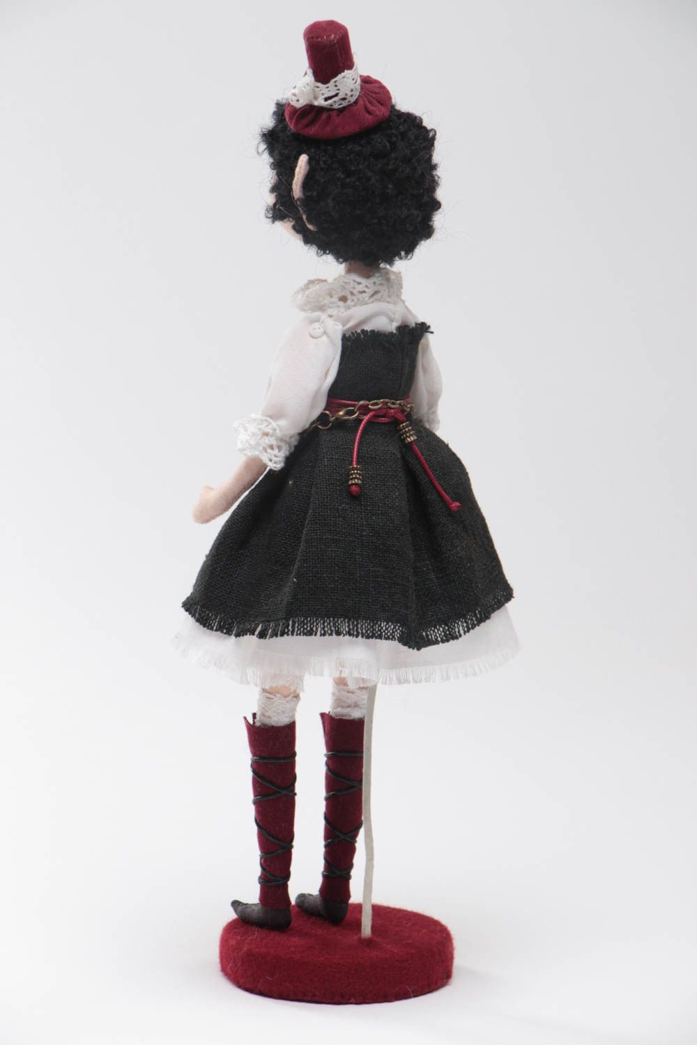 Кукла для интерьера из ткани мягкая в винтажном костюме на подставке хэнд мэйд фото 4