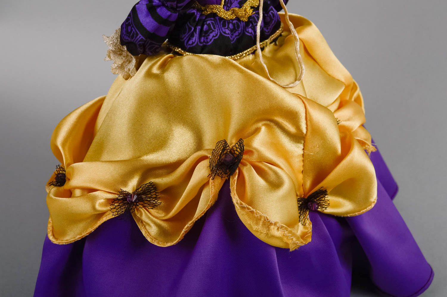 Коллекционная кукла в пышном платье цветная красивая небольшая ручной работы фото 5