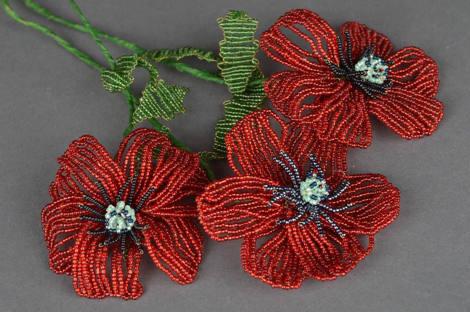 Fleurs artificielles pavots rouges faites main en perles de rocaille 3 pièces photo 2